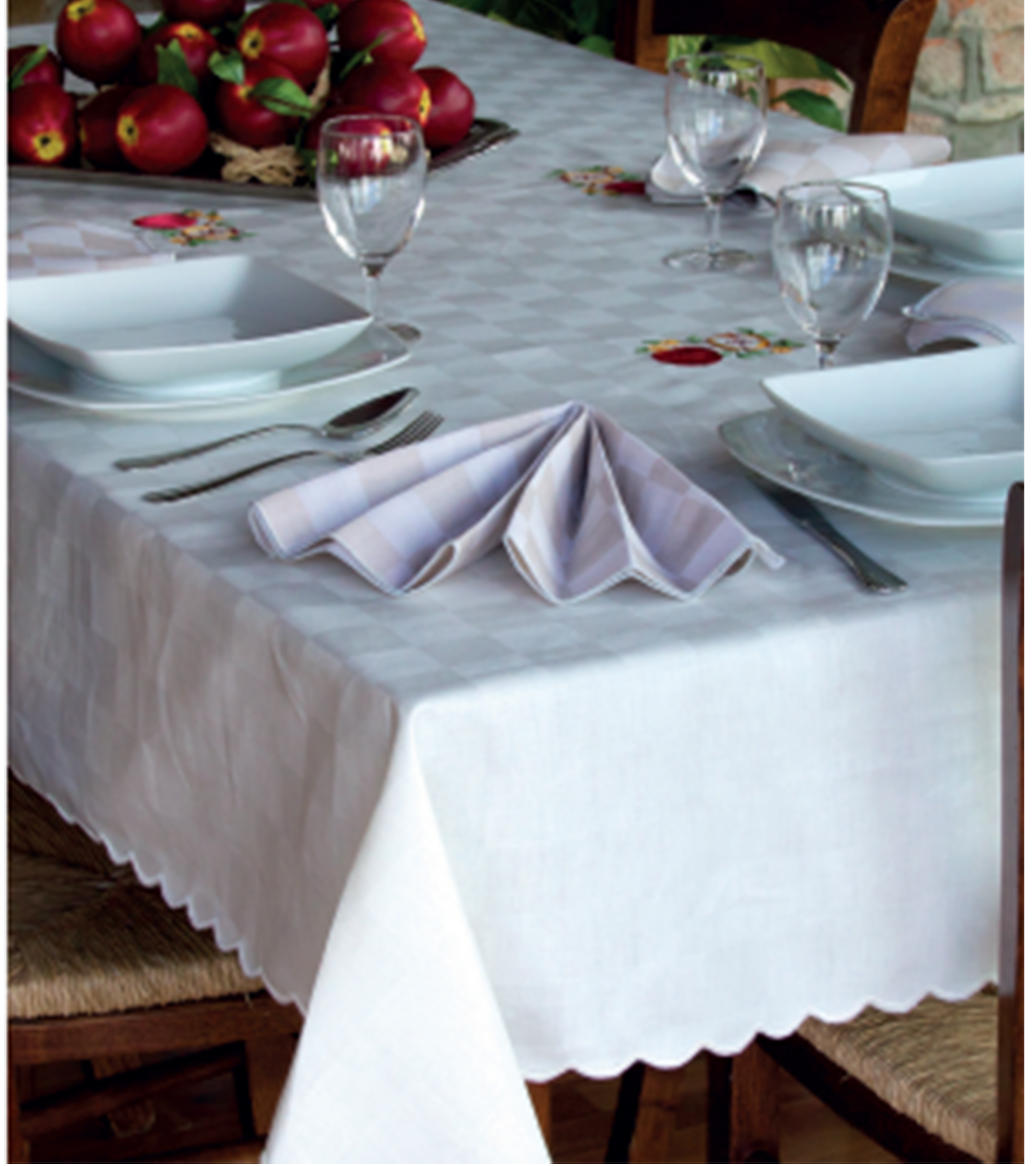 Tablecloth Checkers for 18 people pure cotton scalloped 180 x 360 cm